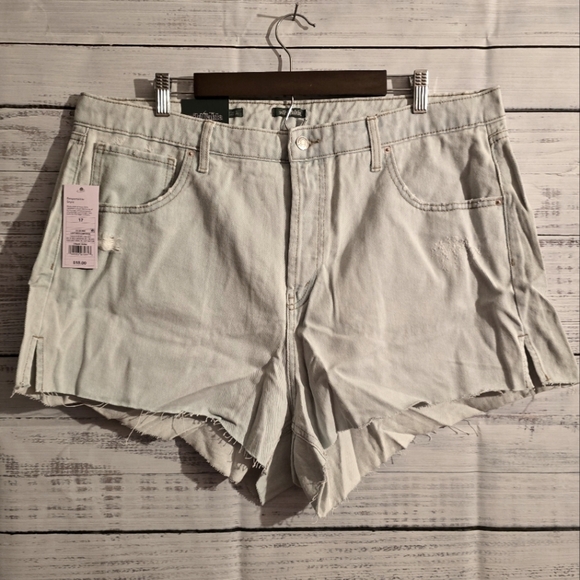 NWT Wild Fable Highrise Raw Hem Womans 3" Shorts Light Blue Size 17 - Picture 1 of 6